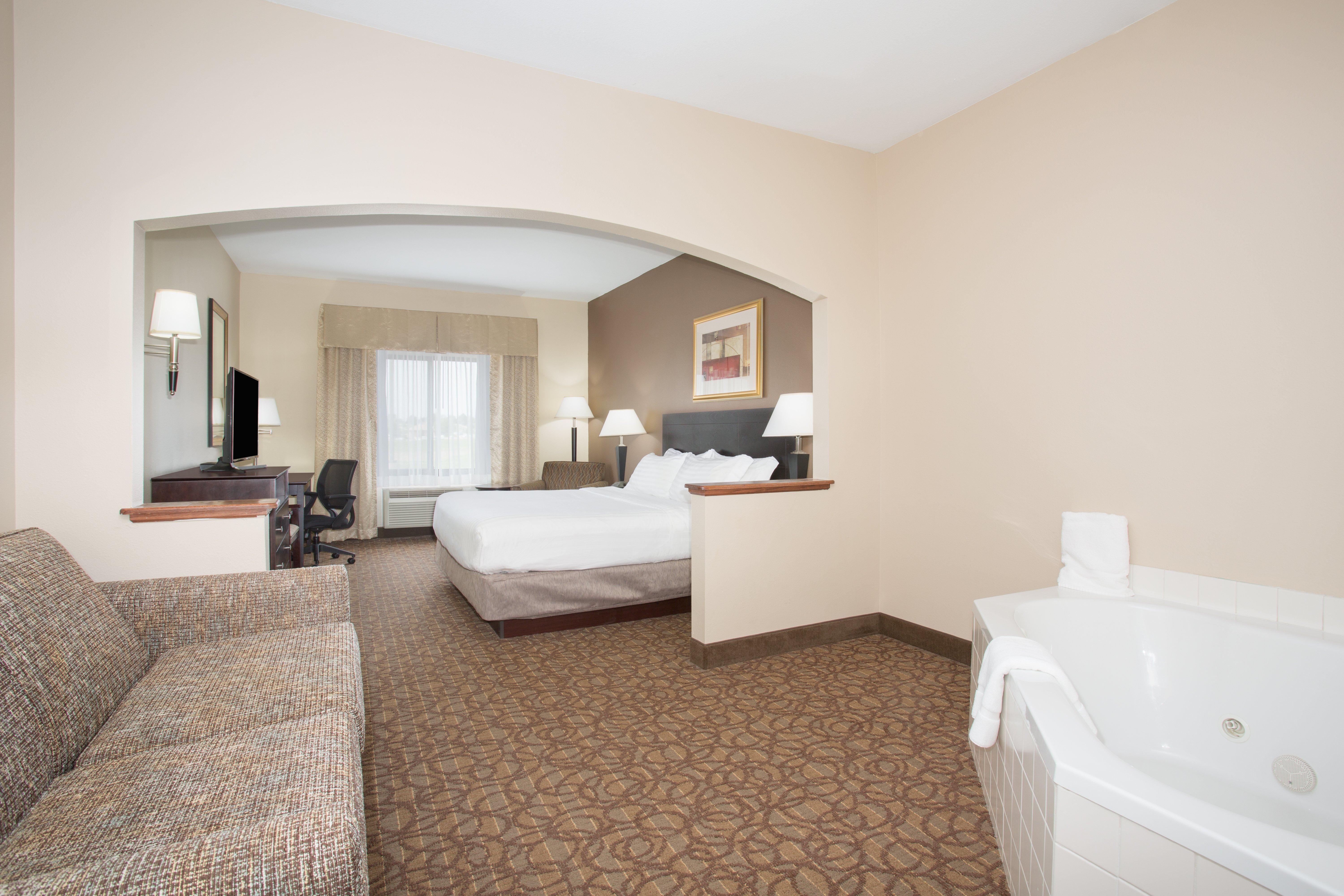 Holiday Inn Express Hotel & Suites Concordia Us 81 By Ihg Exterior foto