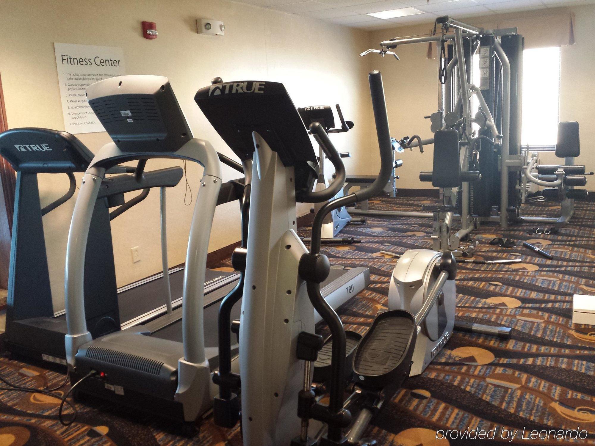 Holiday Inn Express Hotel & Suites Concordia Us 81 By Ihg Exterior foto