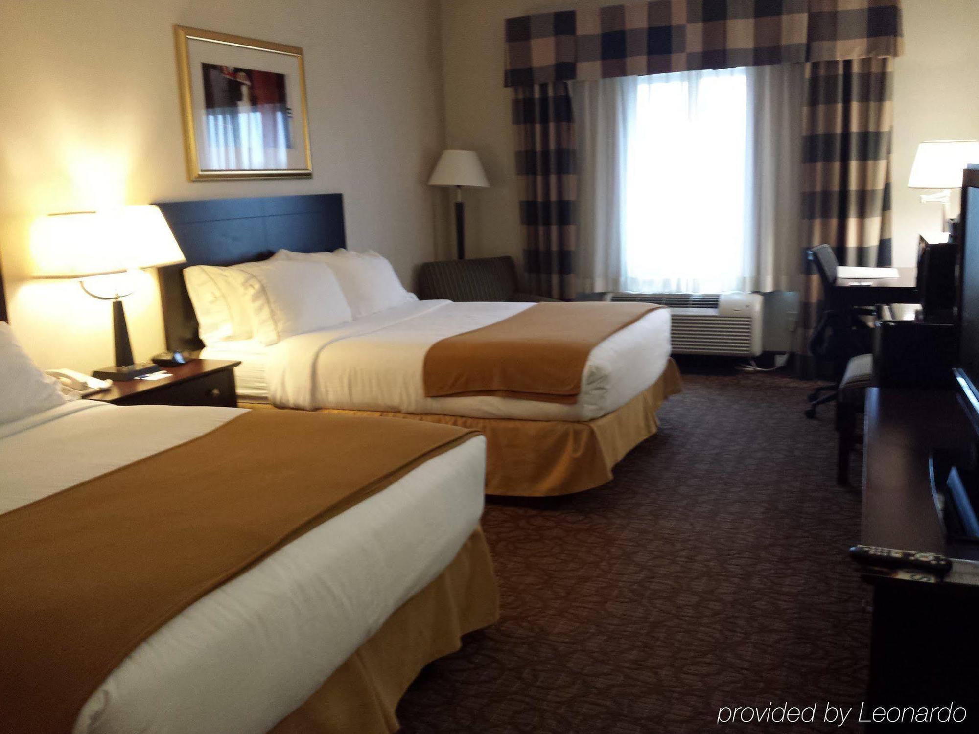 Holiday Inn Express Hotel & Suites Concordia Us 81 By Ihg Exterior foto