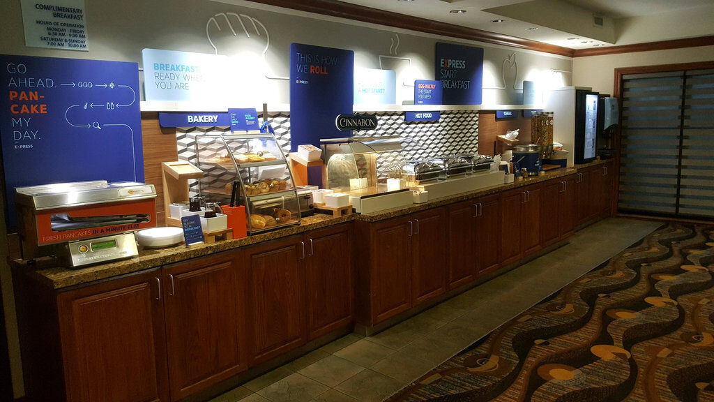 Holiday Inn Express Hotel & Suites Concordia Us 81 By Ihg Exterior foto
