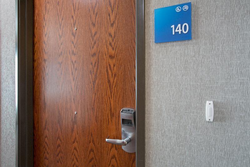 Holiday Inn Express Hotel & Suites Concordia Us 81 By Ihg Exterior foto